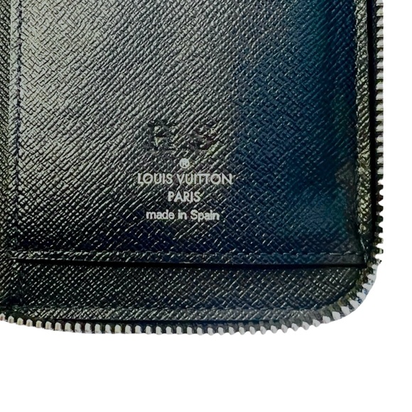 LOUIS VUITTON Navy Blue Credit Card Wallet Brilliant Silver Tone Hardware - Picture 5 of 16